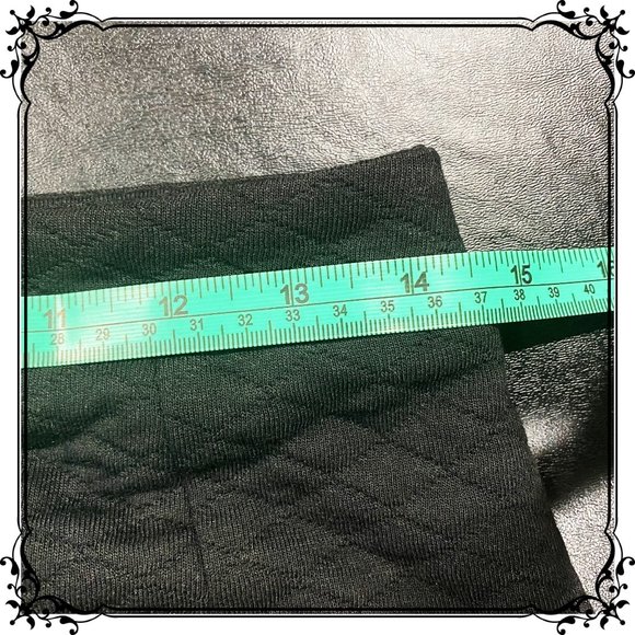 IN STYLE Black Quilted A-Line Mini Skirt - Size Jr. Med. / Great For Fall! - Picture 8 of 10